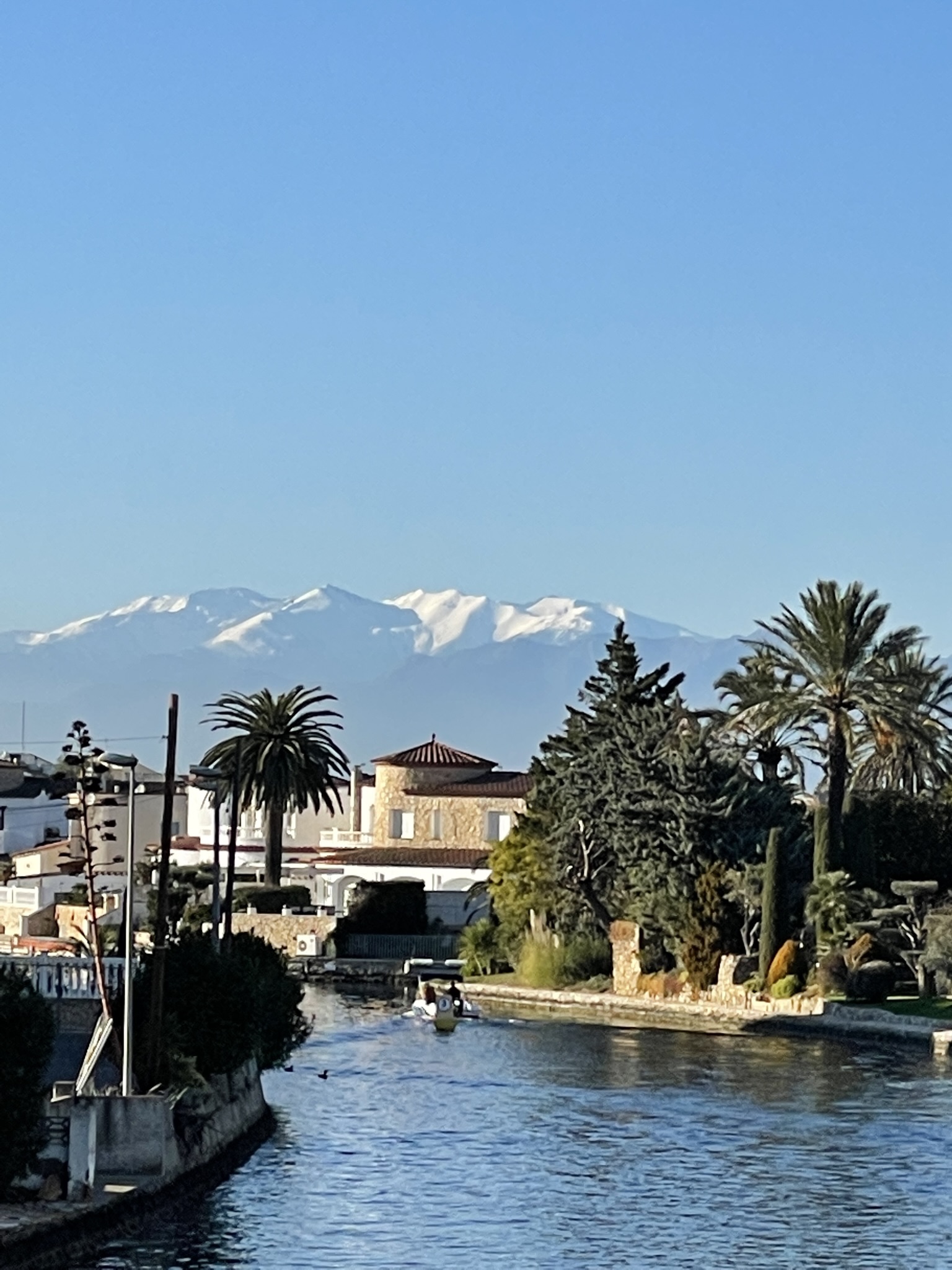 Wasserstraße und Häuser in Empuriabrava